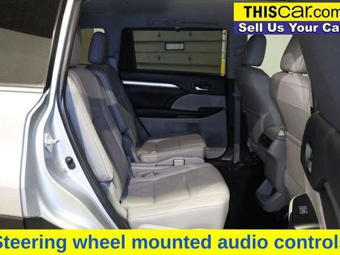 Used 2019 Toyota Highlander XLE image 16