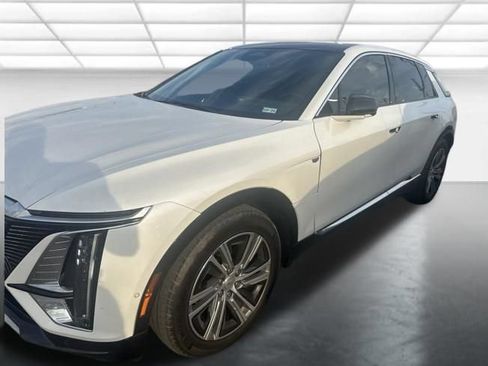 Used 2024 Cadillac Lyriq Luxury RWD image 2