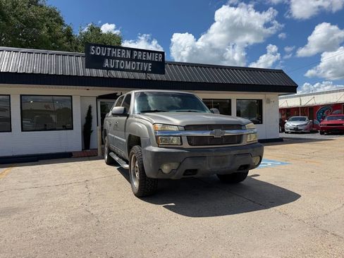 Used 2003 Chevrolet Avalanche 2WD image 3