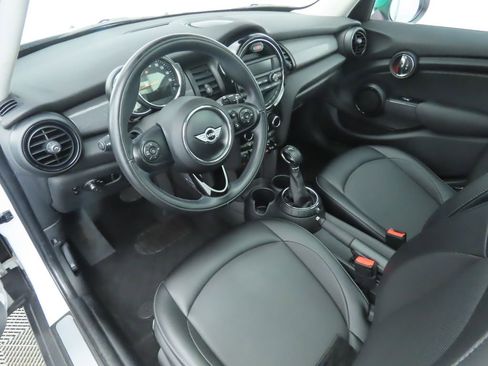 Used 2016 MINI Cooper 4-Door Hardtop image 9
