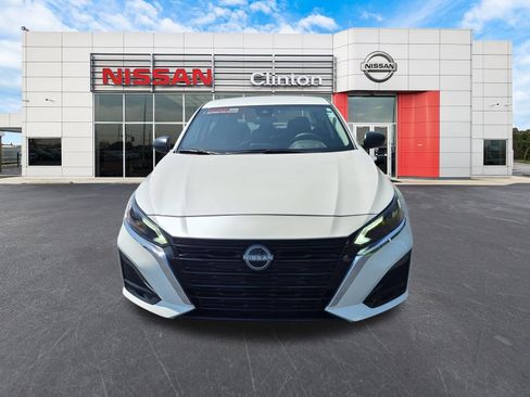 Used 2025 Nissan Altima 2.5 SV FWD image 8
