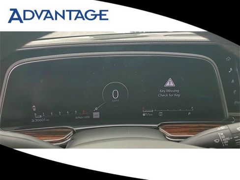 Used 2022 Cadillac Escalade Premium Luxury image 18