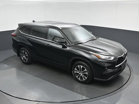 Used 2020 Toyota Highlander XLE AWD/4WD image 70