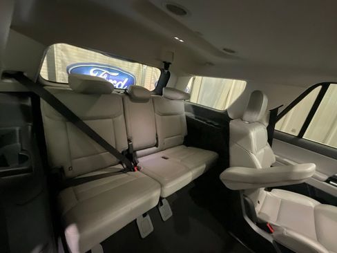 Used 2025 Ford Expedition Active AWD/4WD image 17