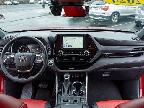 Used 2024 Toyota Highlander XSE image 23