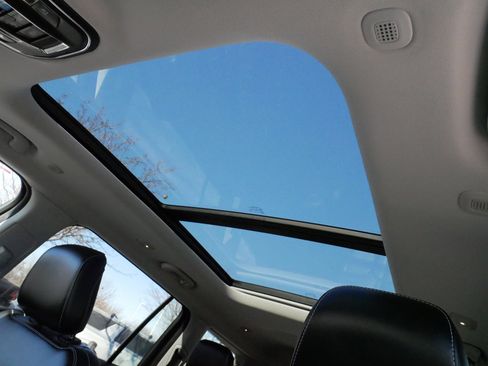 Used 2023 Jeep Grand Cherokee L Limited w/ Trailer Tow Group (B) image 31