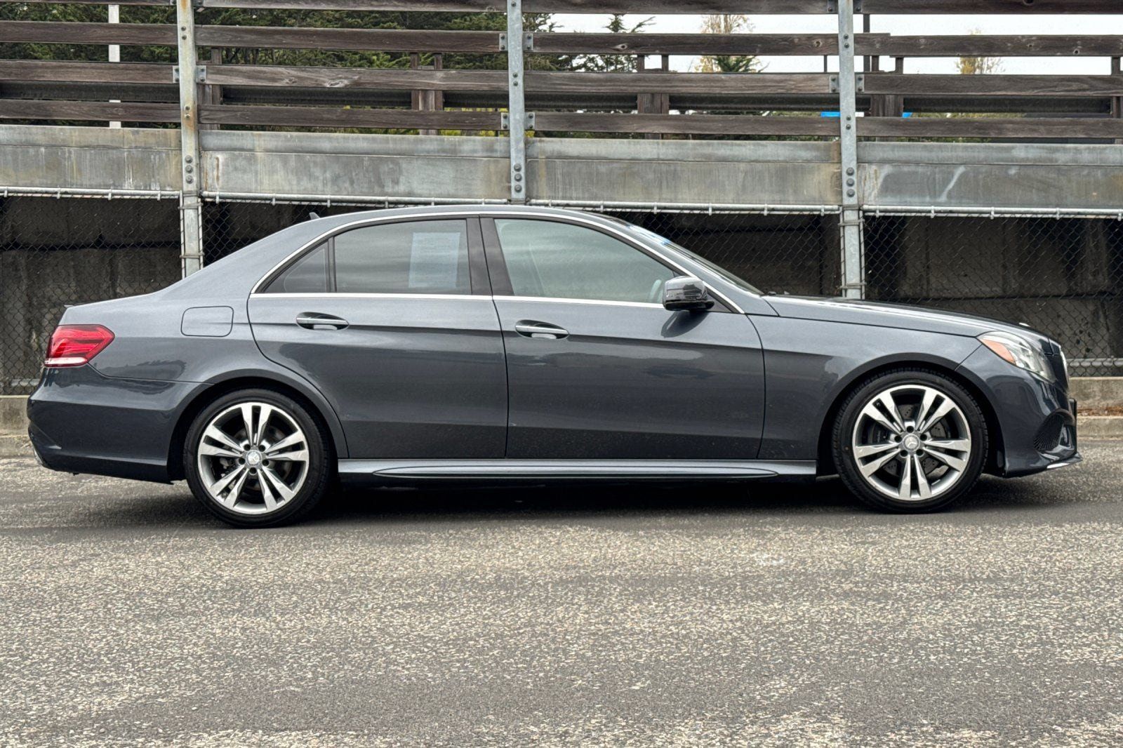 Used 2014 Mercedes-Benz E 350 Sedan image 3