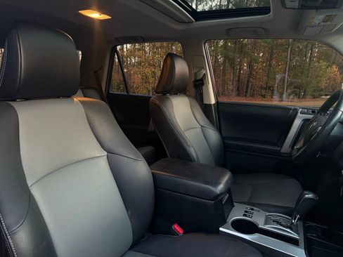 Used 2017 Toyota 4Runner SR5 Premium image 24