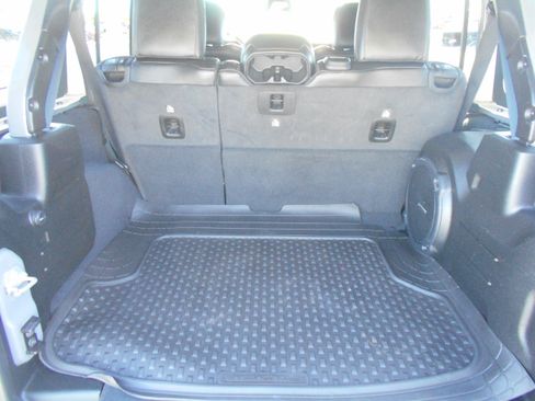 Used 2022 Jeep Wrangler Unlimited Rubicon w/ LED Lighting Group AWD/4WD image 13