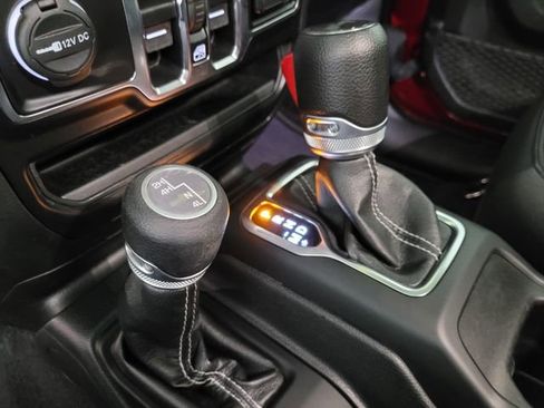 Used 2022 Jeep Wrangler Unlimited Sahara image 37