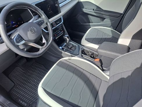 Used 2025 Volkswagen Taos SE image 11