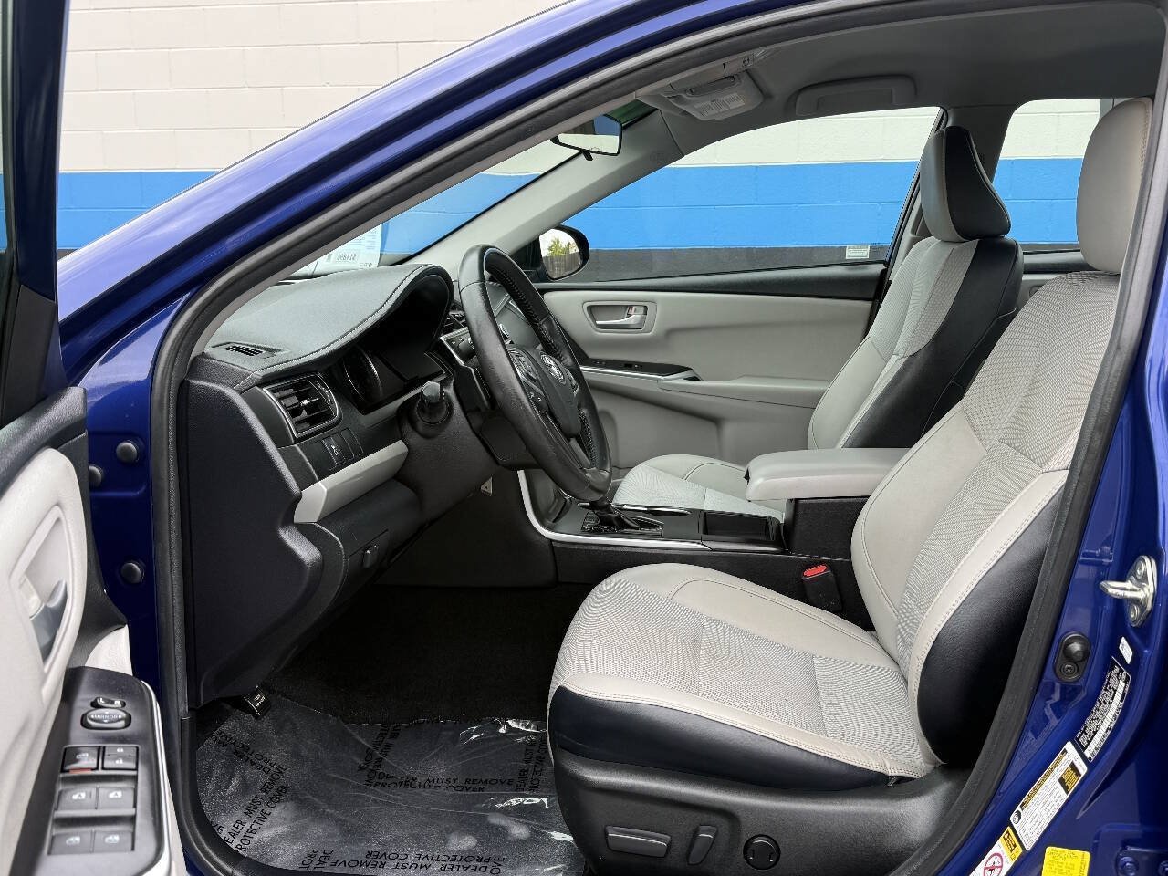 Used 2016 Toyota Camry SE FWD image 9