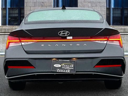 Used 2025 Hyundai Elantra SEL FWD image 4