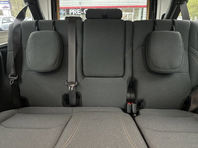Used 2024 Jeep Wrangler Unlimited AWD/4WD image 33