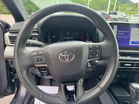 Used 2025 Toyota Camry SE AWD/4WD image 14