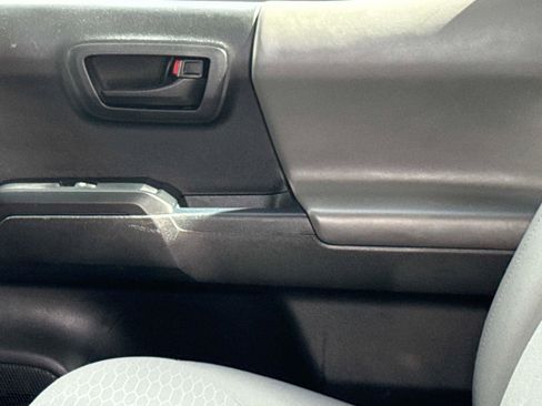 Used 2016 Toyota Tacoma SR image 13