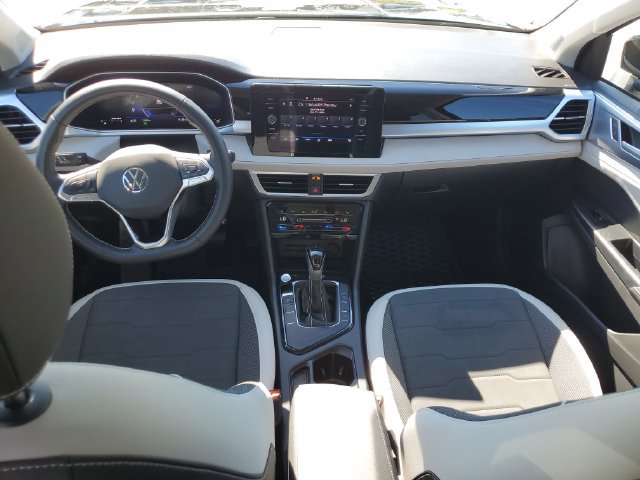 Certified 2025 Volkswagen Taos SE w/ Panoramic Sunroof Package FWD image 22