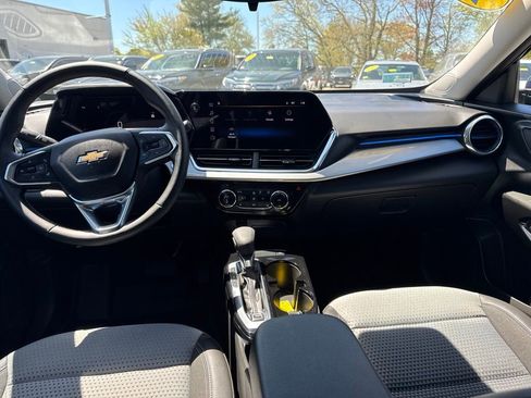 Used 2024 Chevrolet Trax LT w/ LT Convenience Package FWD image 18
