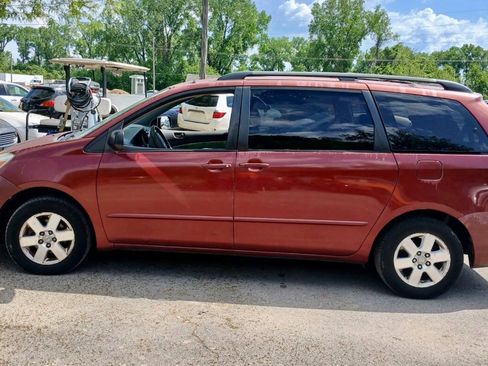 Used 2005 Toyota Sienna LE w/ LE Pkg 8 FWD image 4