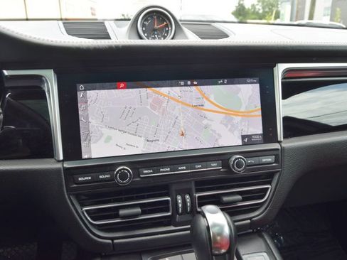 Used 2021 Porsche Macan AWD/4WD image 30