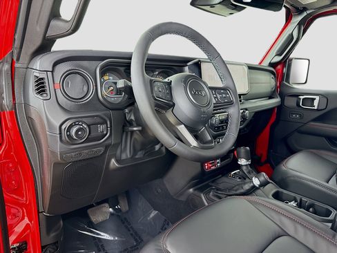 Used 2026 Jeep Wrangler Unlimited Rubicon AWD/4WD image 9
