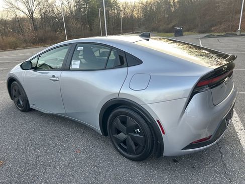 New 2026 Toyota Prius LE image 3