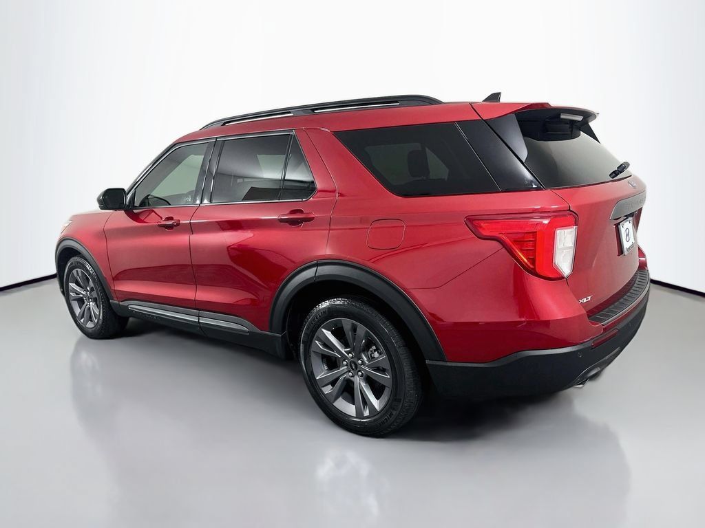 Used 2023 Ford Explorer XLT w/ Equipment Group 202A RWD image 7