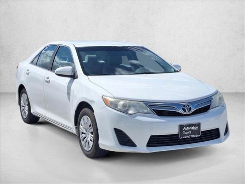 Used 2013 Toyota Camry LE FWD image 3
