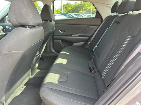 Used 2024 Hyundai Elantra SEL w/ Convenience Package FWD image 9