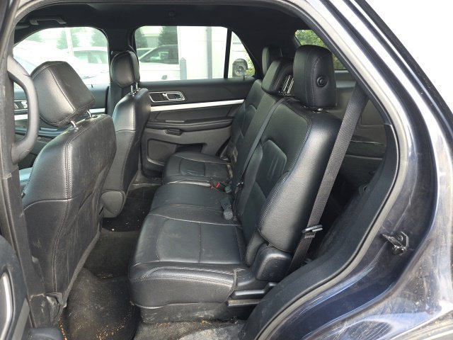 Used 2017 Ford Explorer XLT w/ Equipment Group 202A AWD/4WD image 10