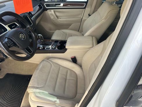 Used 2014 Volkswagen Touareg VR6 image 16