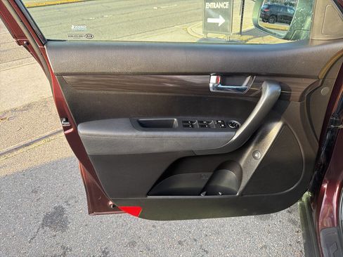 Used 2011 Kia Sorento EX image 33