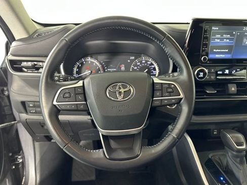Used 2022 Toyota Highlander XLE image 14
