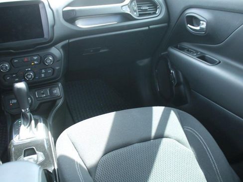 Used 2022 Jeep Renegade Altitude AWD/4WD image 14