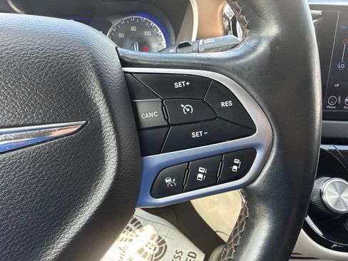 Used 2018 Chrysler Pacifica Touring-L w/ Advanced Safetytec Group FWD image 22
