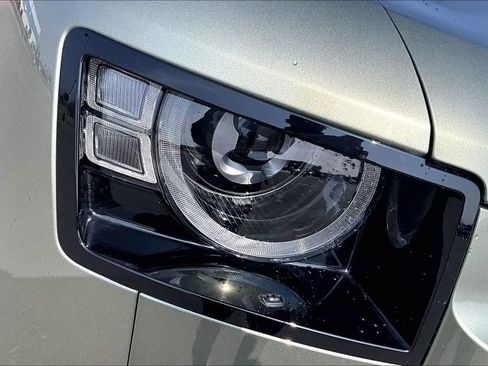 Used 2023 Land Rover Defender 130 SE image 31