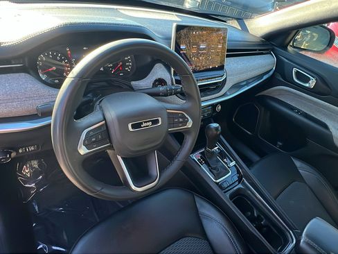 Used 2024 Jeep Compass Latitude image 24