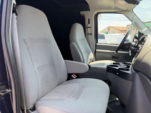 Used 2006 Ford E-150 and Econoline 150 RWD image 26