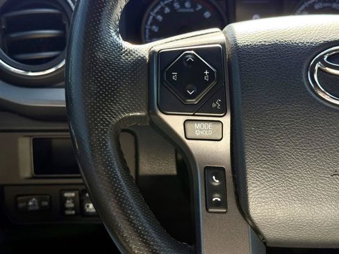 Used 2017 Toyota Tacoma TRD Off-Road AWD/4WD image 22
