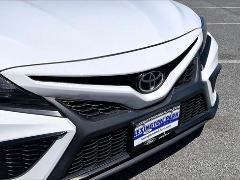 Used 2022 Toyota Camry SE FWD image 32