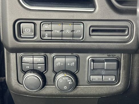 Used 2021 Chevrolet Tahoe LT w/ LT Signature Package image 19