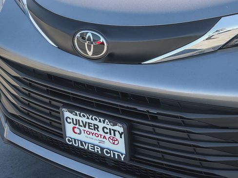 New 2026 Toyota Sienna LE image 6