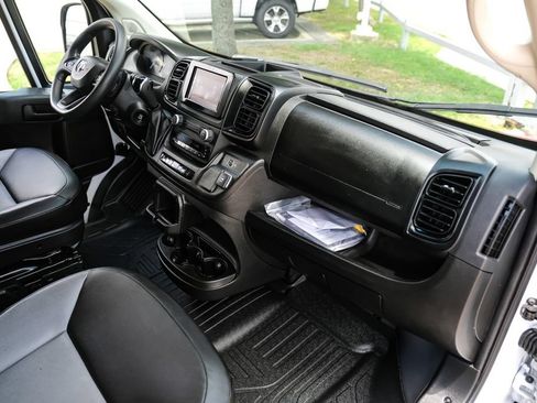 Used 2024 RAM ProMaster 2500 w/ Convenience Group FWD image 9