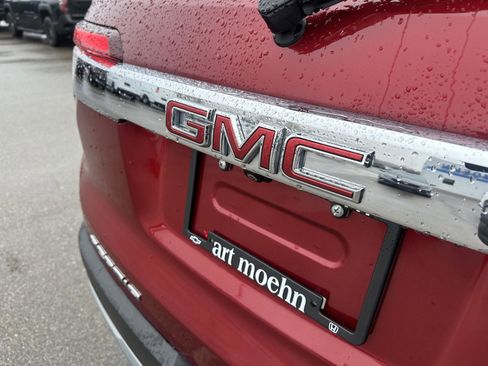 Used 2023 GMC Acadia SLT image 10