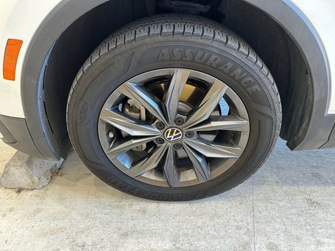 Used 2022 Volkswagen Tiguan SE image 30