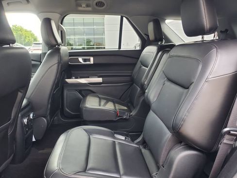 Used 2021 Ford Explorer XLT w/ Equipment Group 202A AWD/4WD image 29