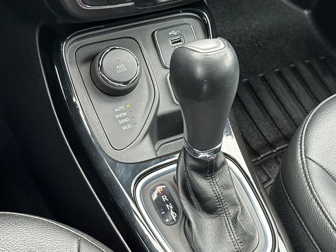 Used 2019 Jeep Compass Latitude AWD/4WD image 24