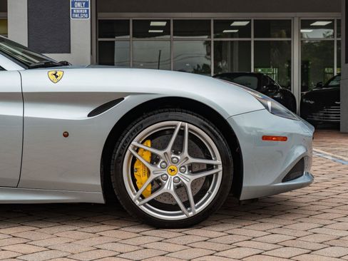 Used 2016 Ferrari California T RWD image 55