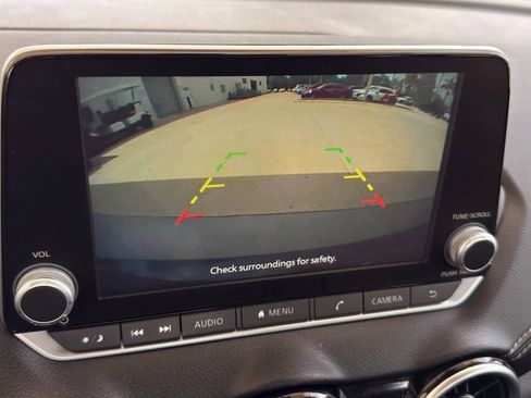 Used 2024 Nissan Sentra SV FWD image 25