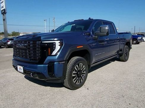 New 2025 GMC Sierra 2500 Denali Ultimate image 3